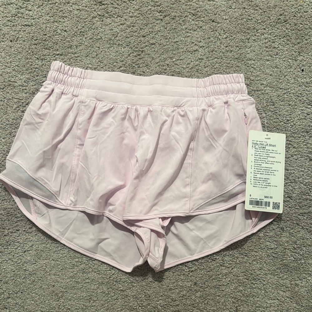 NWT lululemon hotty hot shorts 2.5 inseam in light pink